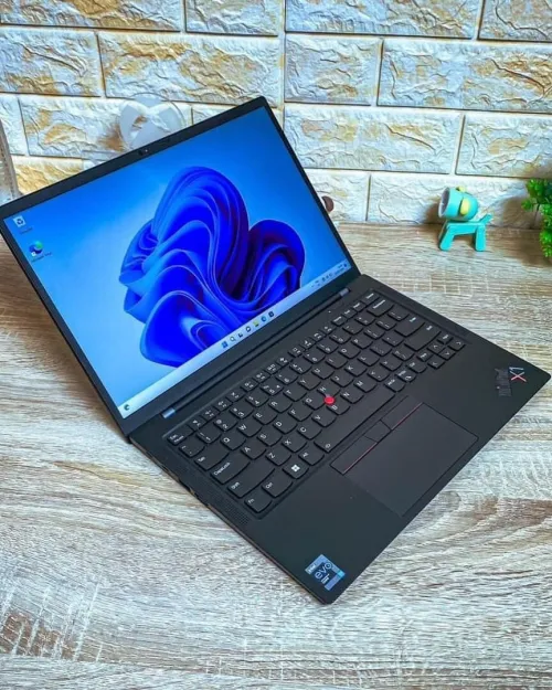 THINKPAD X1 CARBONE GEN 11/INTEL I7-1355U EVO/16GB DDR5  6400MHZ/disk  512 gb ssd/ecran 14 IPS 2k 