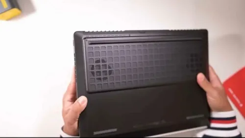 HP OMEN 16 MAX  2025  /RYZEN AI 9HX 375 5.4GHZ  /RAM 32GB LPDDR5X (5600 MHz)  /DISK 1TB   SSD NVIDIA GEFORCE RTX 5080 16GB  GDDR7 175WATT DLSS 4/ ECRAN  16  POUCE 240 Hz, faible