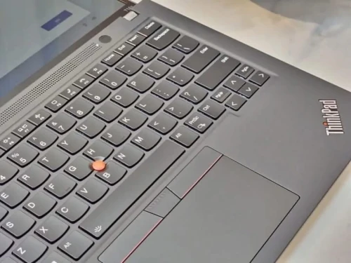LENOVO THINKPAD T14S GEN 4/RYZEN 7 PRO 7840U/32 GB/256SSD/14 pouce ips FHD+  TACTILE