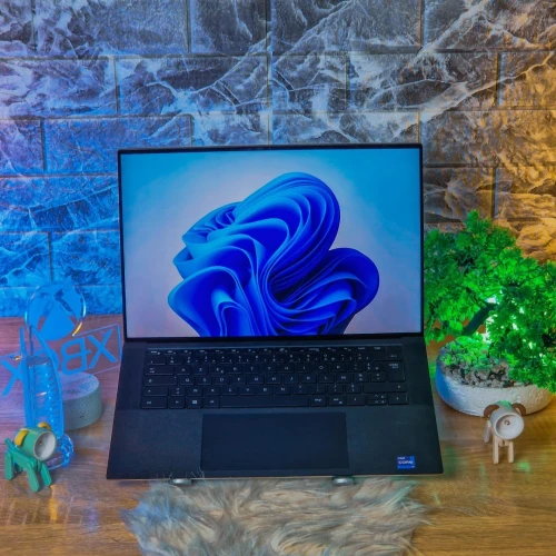 DELL XPS 9520 2023 I9-12950HK /RAM64 GB DDR5 /2TB SSD /NVIDIA RTX 3050TI  ECRAN 15.6 4K TACTILE 