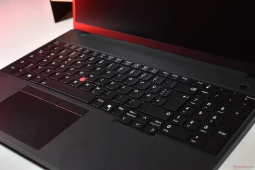 LENOVO THINKPAD P16S GEN 4/AMD RYZEN 9 AI PRO 370W/ 64GB LPDDR5x-7467/DISK 1TB  M.2/ECRAN 16.1  FHD+   300nits