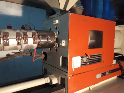 machine injection plastique pvc