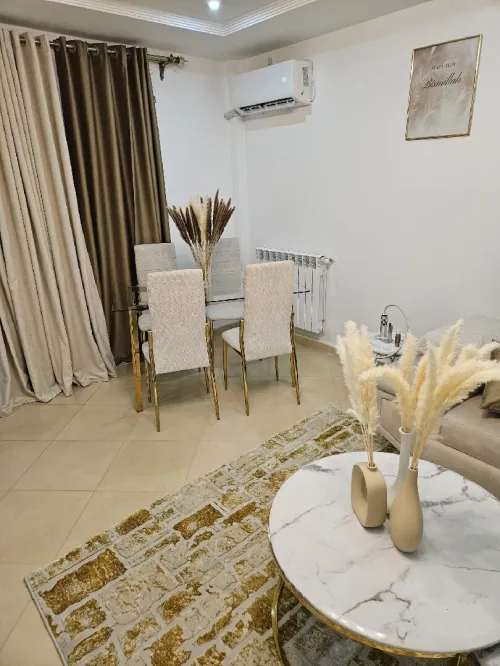 Table salon et ses 4 chaises 
