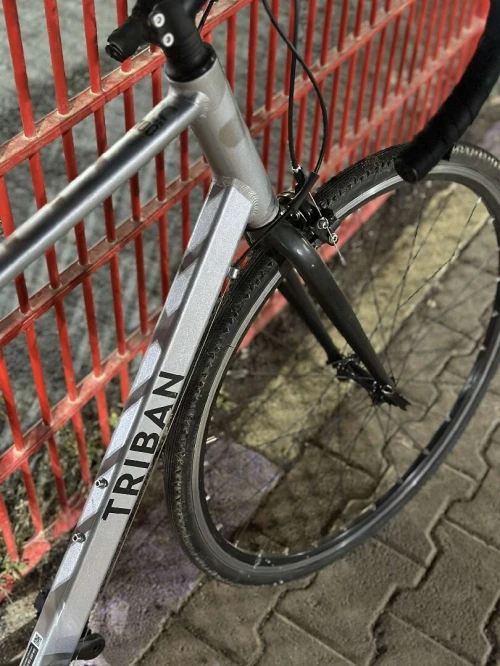 Vélo course triban RC 100