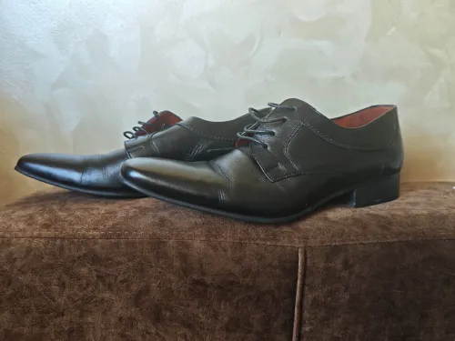 Chaussures classique en cuir comme neuves