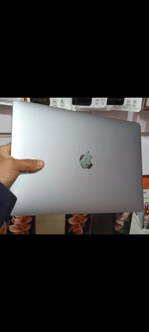 Macbook pro m1 toutch bar 2020 mdm cycle 86 batterie 98%16gb rar 256gb