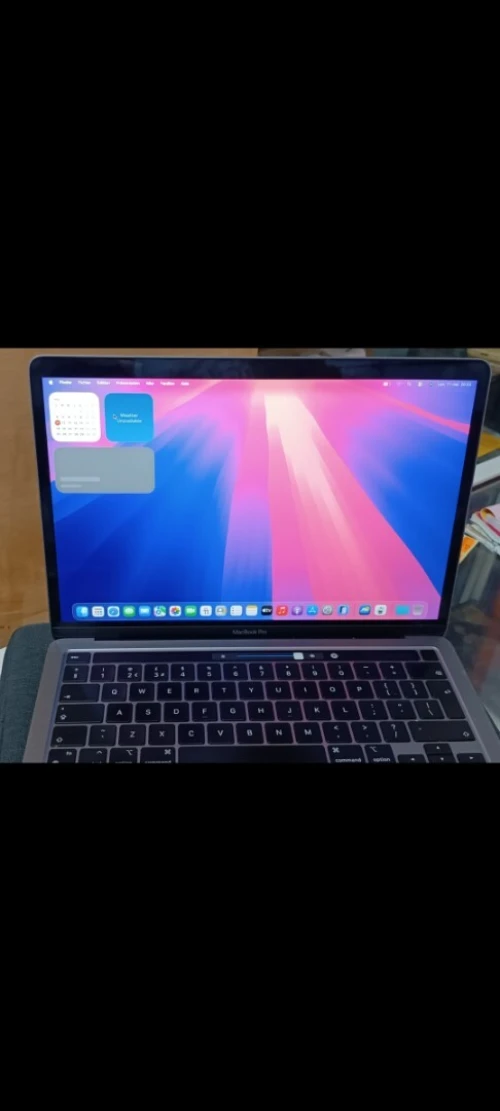 Macbook pro m1 toutch bar 2020 mdm cycle 86 batterie 98%16gb rar 256gb
