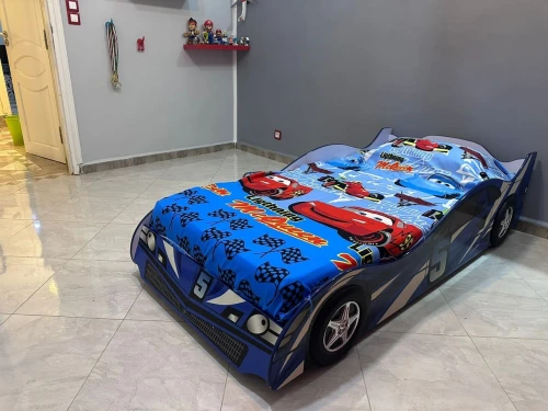 Lit enfant en forme de voiture à vendre