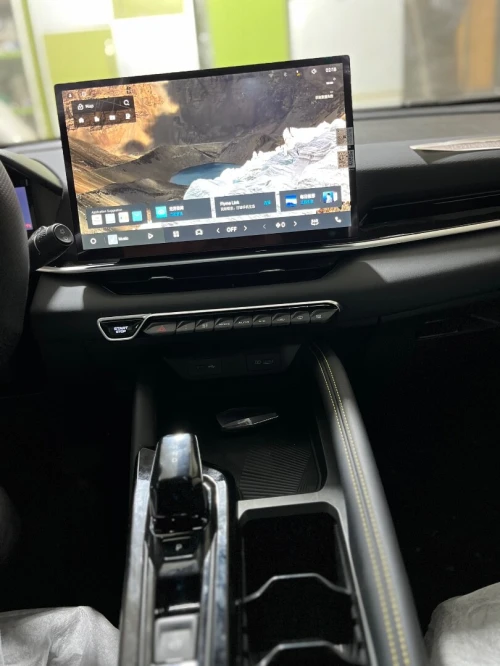 Geely Coolray 2025 