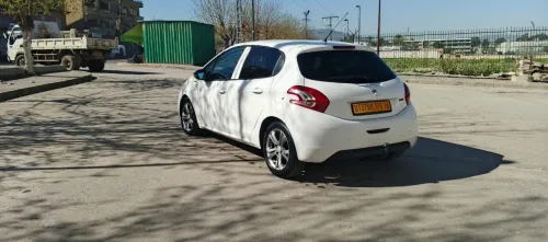 Peugeot 208 2015 Allure