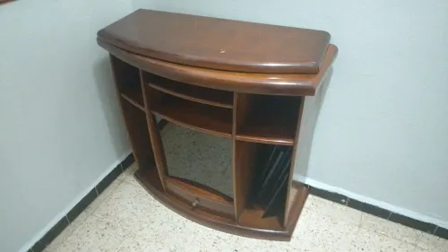 TABLE TV  BONNE ETAT PARTIE SUPERIEUR PIVOTANTE AVEC PLUSIEURS ETAGERES