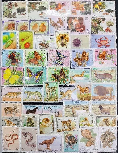 Une collection de timbres d'Algérie oblitérés