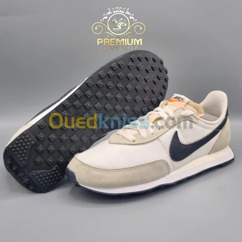 NIKE WAFFLE TRAINER 