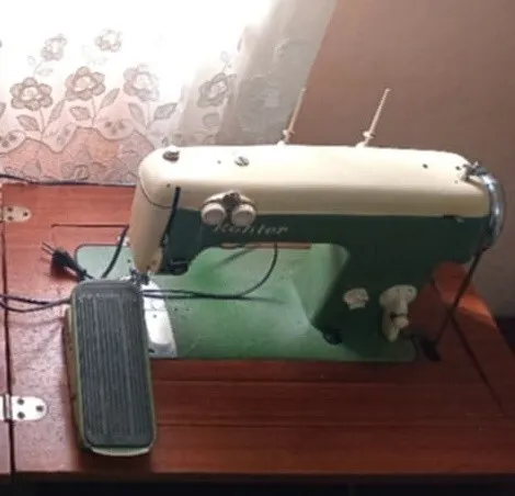 ماكنة خياطة