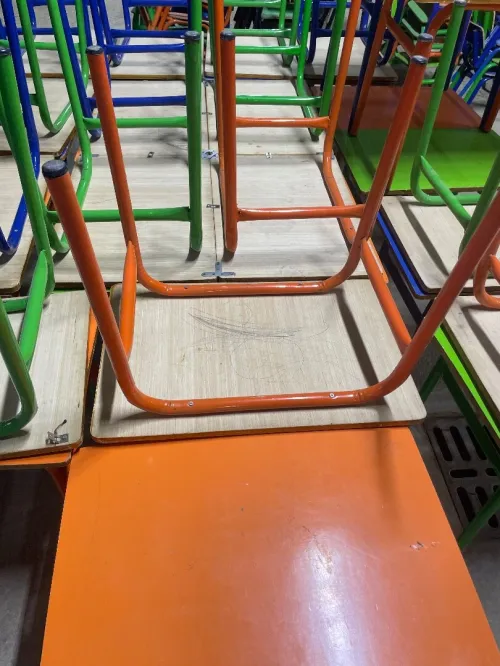 LOT TABLE CHAISE ÉCOLE 