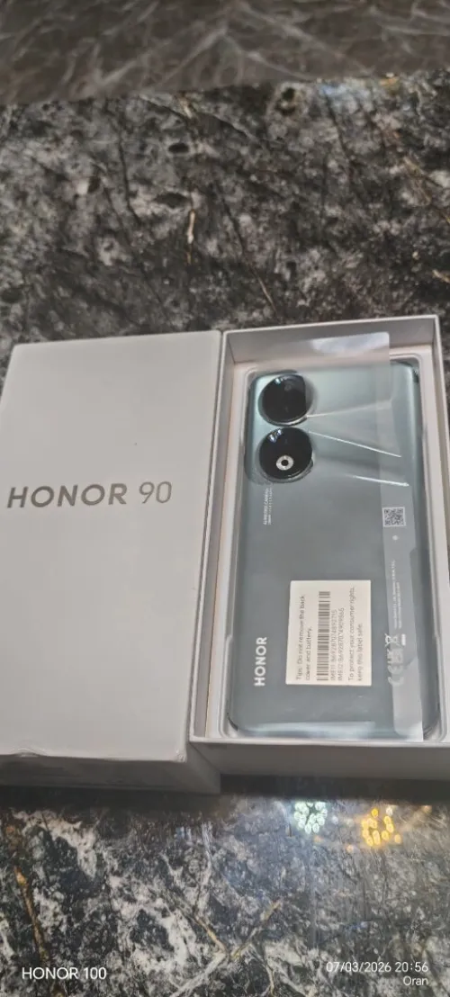 HONOR 90