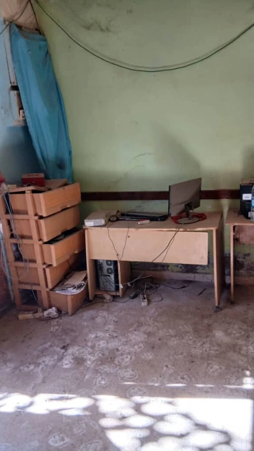 Vente un lot de matériel de cyber café vendu en état
