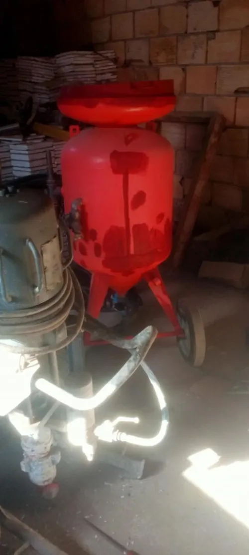 Sableuse italienne 215 litres et pompe de peinture industrielle italienne 