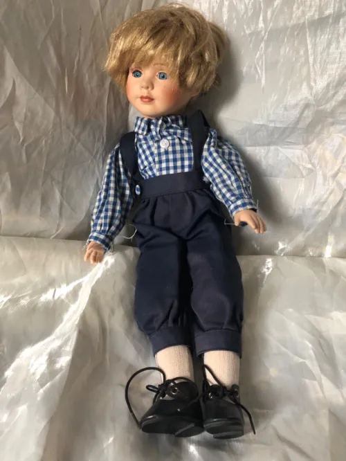 Poupées en porcelaine