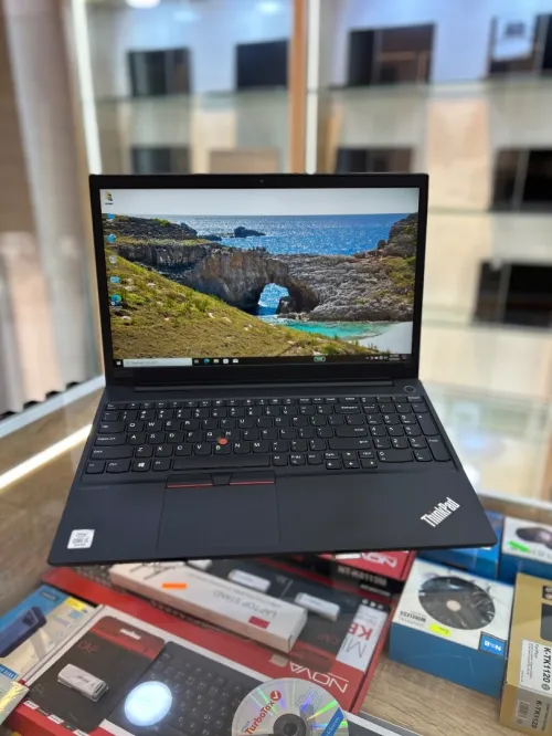 THINKPAD E15 GEN1 i5 10EME GENERATION 8G DDR4 256 SSD 15.6 POUCES FHD