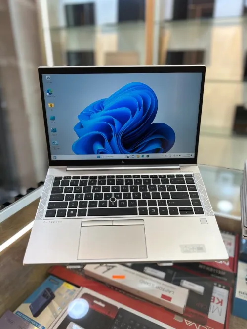 HP ELITEBOOK 845 G8 RYZEN 5 PRO 5650u 16G DDR4 256 SSD NVME 14 POUCES FHD