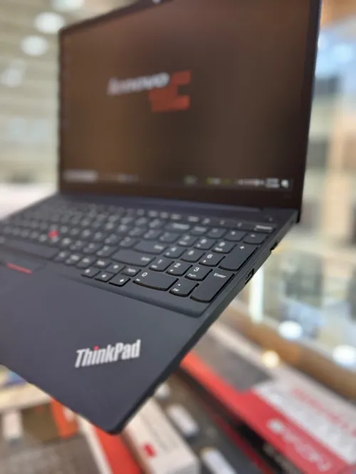 THINKPAD E15 RYZEN 7 5700u 8G DDR4 256 SSD NVME 15.6 POUCES FHD