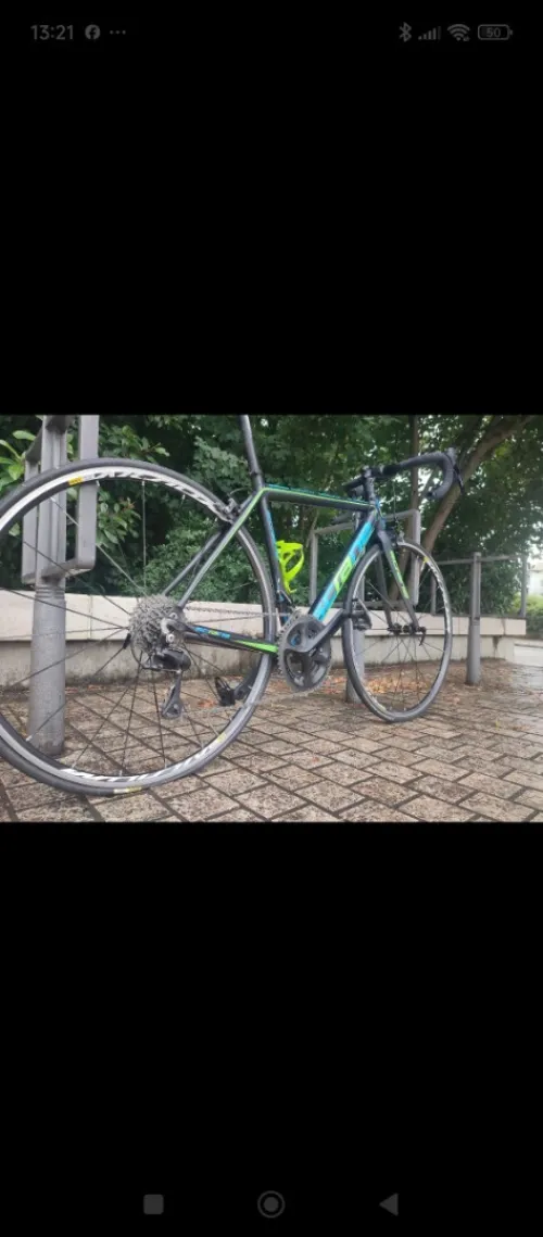 Vélo route en Carbone