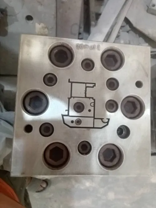 Mould 4 chambre pour profilé pvc ouvrant
