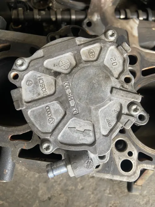 Quelques pièces de rechange de moteur 03 L skoda yeti