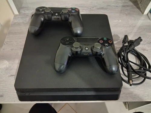 Playstation 4 slim
