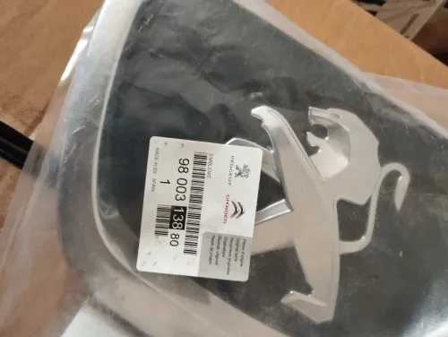 Lot de pieces détachées neuves d'origine Peugeot 207 sous emballage