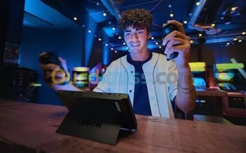 LENOVO Legion Go - Console Gaming Écran 8,8" QHD+  144Hz - AMD Ryzen Z1 extreme - 16Go RAM 512Go SSD