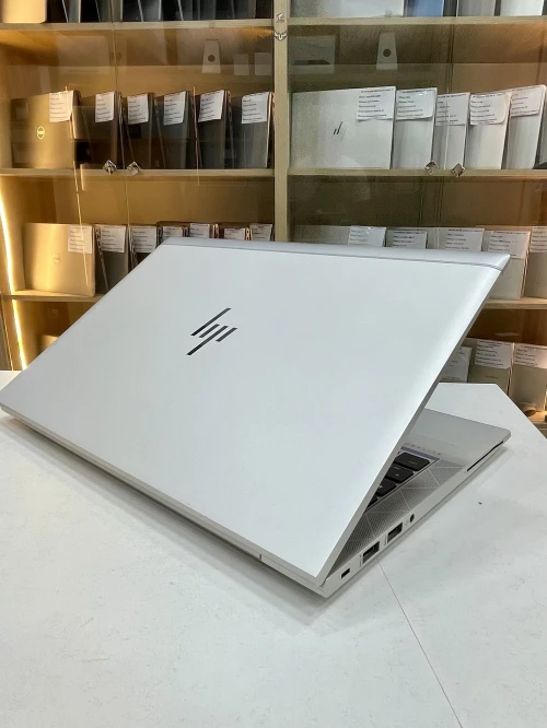 HP élitebook 830 G8 i7-1185G7 16gb 512 ssd
