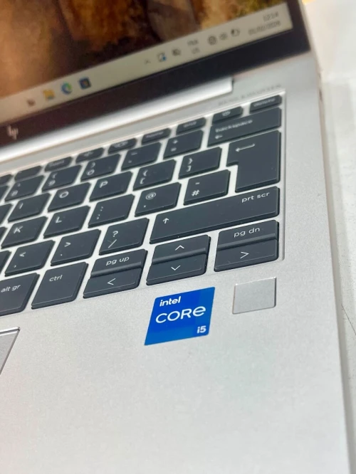Hp elitebook 830 G9 i5-1235U 16 gb 256ssd