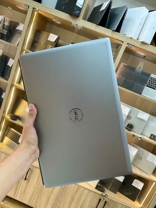 Dell Precision 7750 i7-10875H 32gb 512ssd
