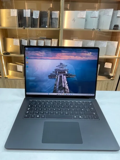 Surface laptop 7 Édition Snapdragon (R) X 12 core 32gb 1Tb