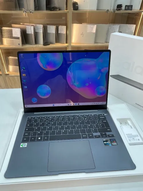 Samsung galaxy book3 Pro i5-1340P 8gb 256ssd