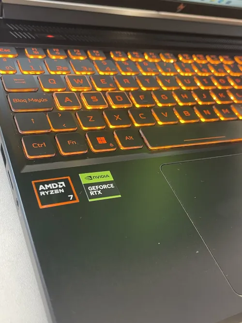 Acer Nitro V16 AMD Ryzen 7 260 32gb 1tb NVIDIA GeForce RTX 5050 8gb