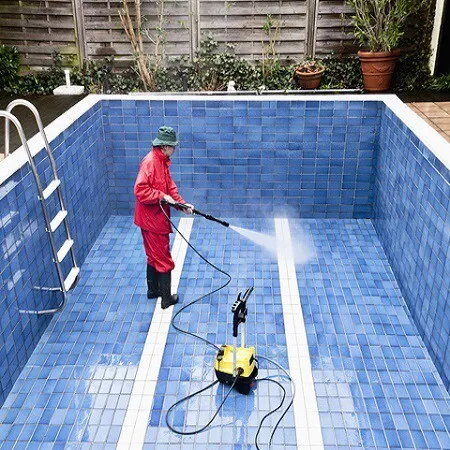 PISCINES NETTOYER DÉSINFECTER'