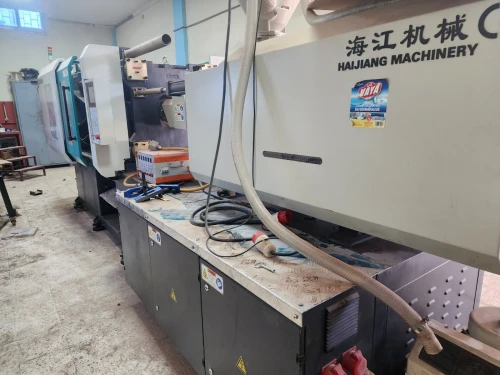 Machine injection plastique