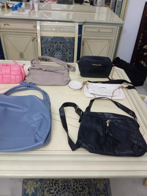 Vend lot de vêtements et sacs pour femmes 