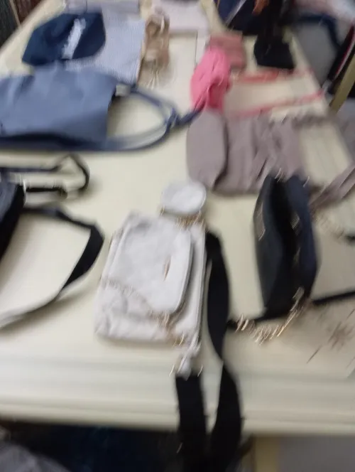 Vend lot de vêtements et sacs pour femmes 