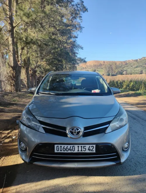 Toyota Nouvelle Corolla Verso 2015 dynamique 