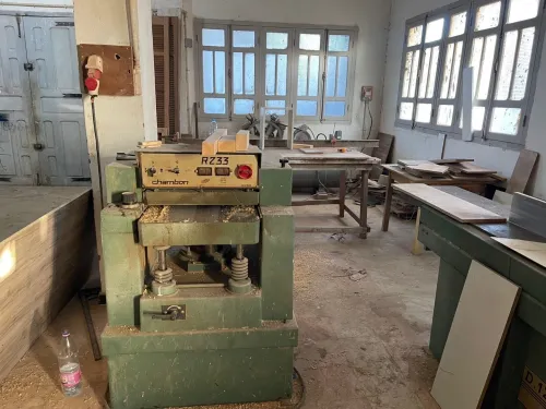 Atelier de menuiserie entièrement équipé  À louer