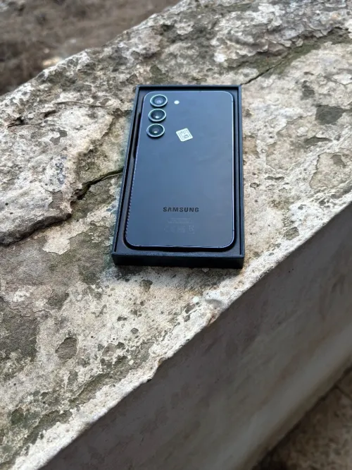 SAMSUNG Galaxy S23