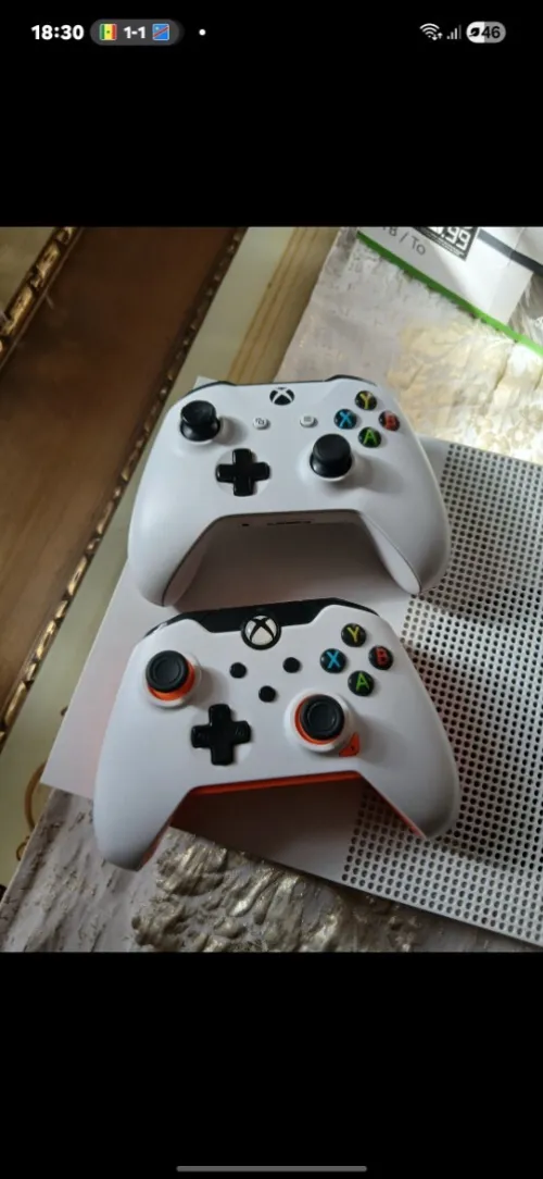Xbox one s 1tb 2 manette