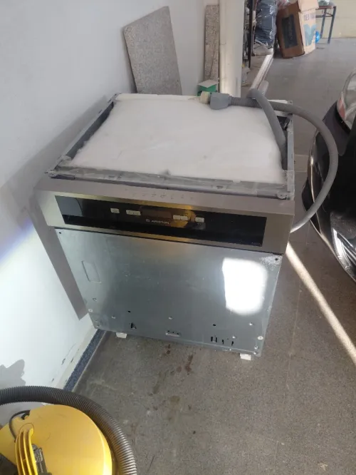 Lave vaisselle ARISTON encastré