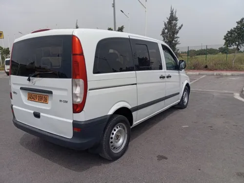 Mercedes vito 2009 00 peinture . Très bon état . Vito jdide .