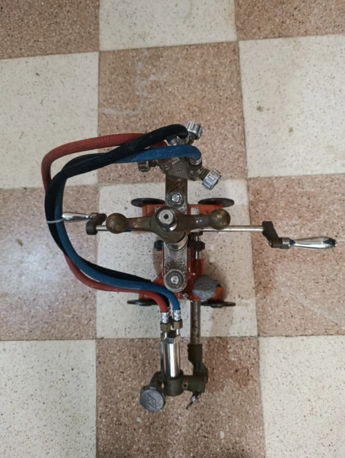 Coupe tube et détecteur de porosité