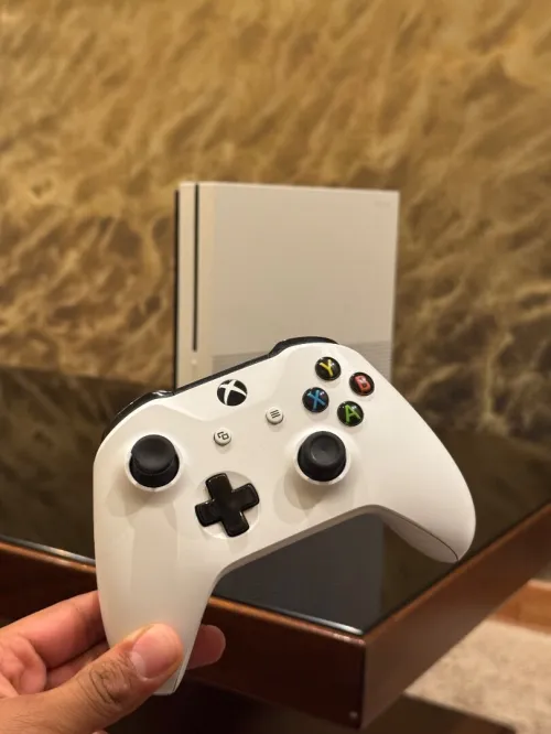 Xbox one s + compte de jeux 